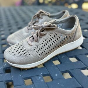 Dansko Charlie Perforated Women’s Gray/Taupe Leather Sneakers Shoes